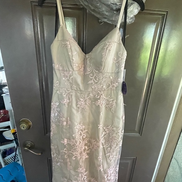 Elvina Embroidered Floral Mermaid Dress - Picture 2 of 10